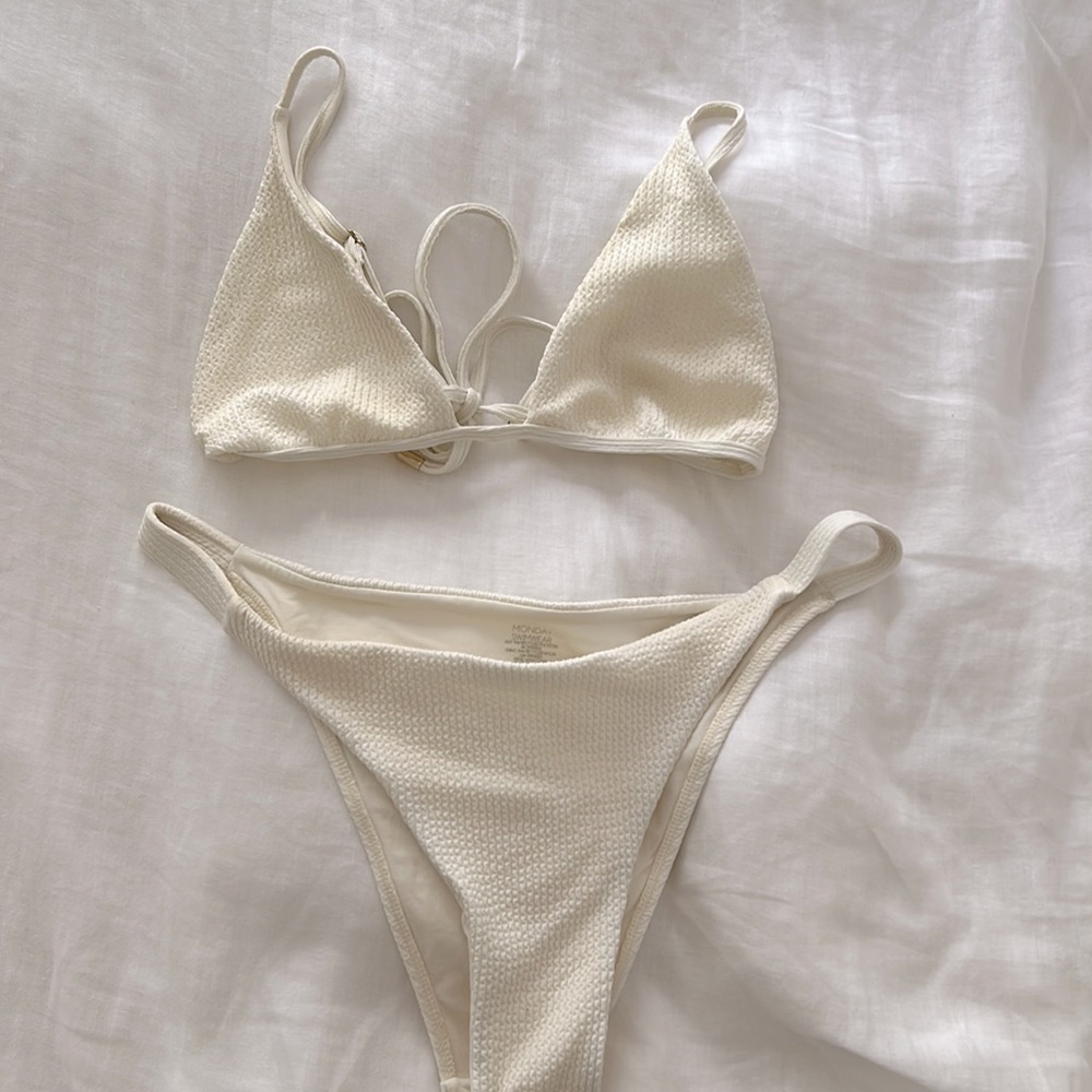 Monday Swimwear top and bottom size large